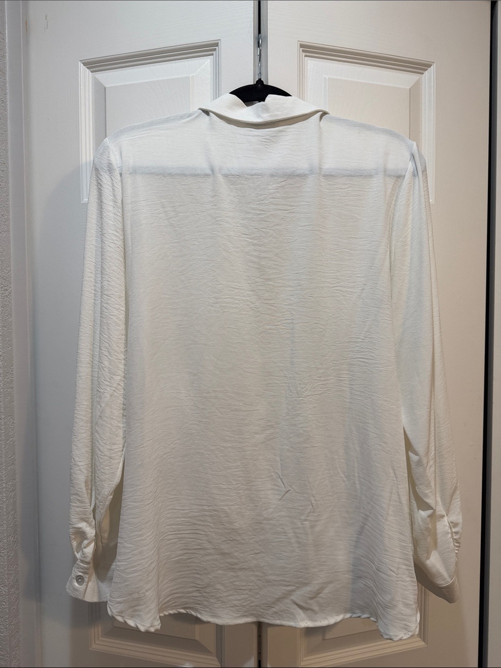 Status by Chenault White Twist-Front Button Shirt - Women Sz L - Picture 2 of 3